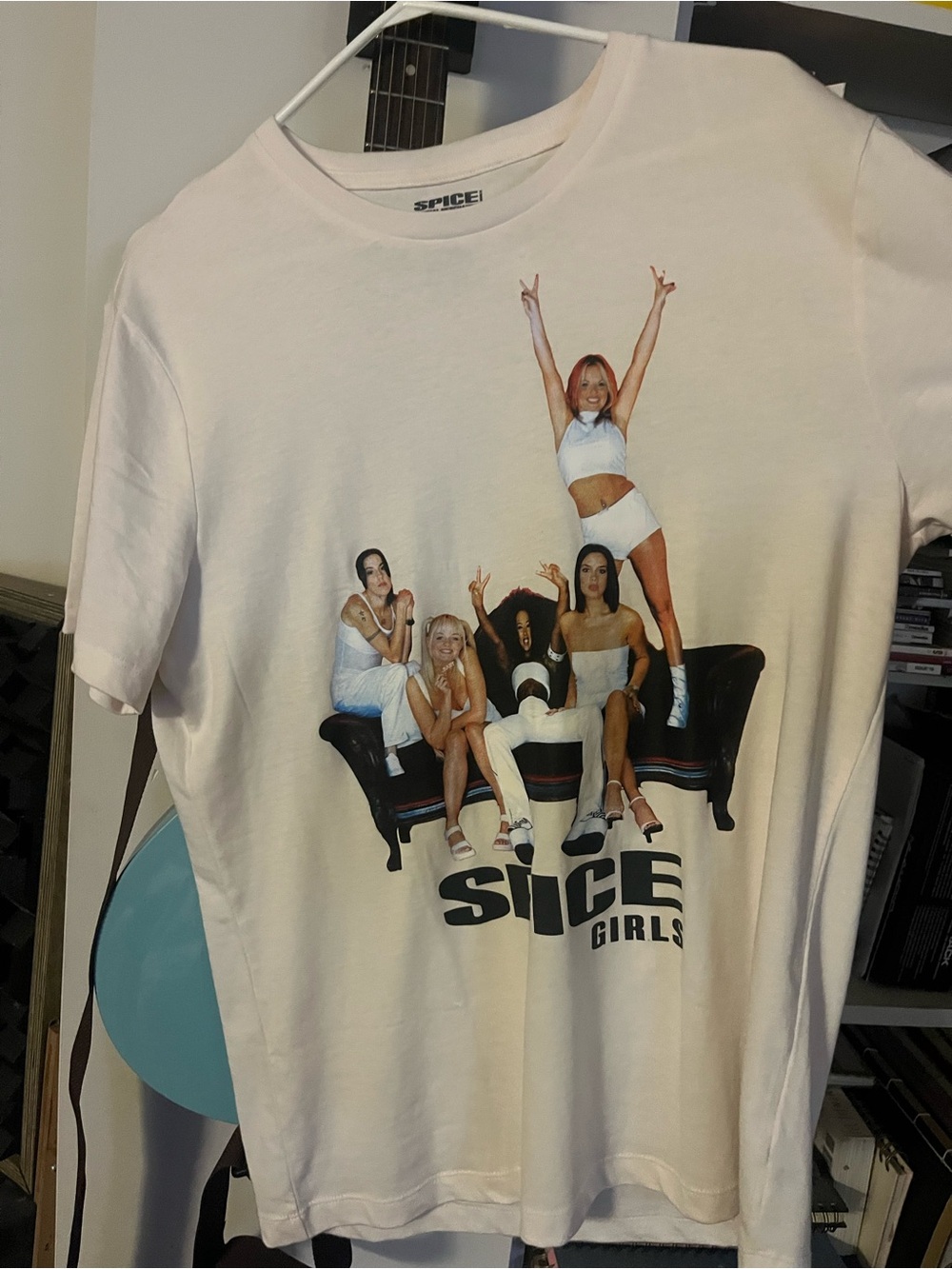 🔥🔥🔥🔥Men’s size medium 🔥🔥🔥🔥Spice Girls Cream Graphic Short Sleeve Tee